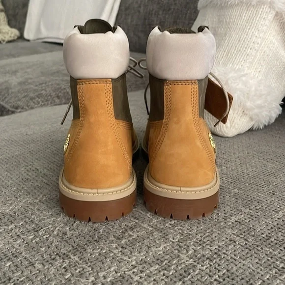 NWT TIMBERLAND Waterproof Boots! - Picture 5 of 12